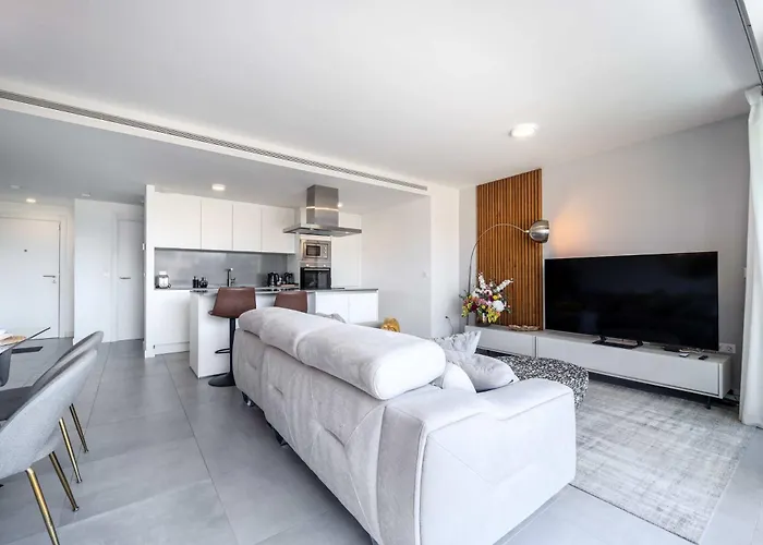 The Golden Oasis Penthouse בית נופש אסטפונה