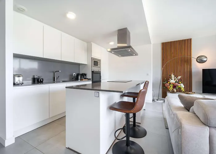 The Golden Oasis Penthouse * אסטפונה