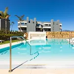The Golden Oasis Penthouse 펜션 에스테포나