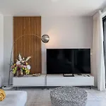 The Golden Oasis Penthouse 펜션 에스테포나