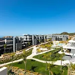 The Golden Oasis Penthouse 에스테포나