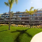 The Golden Oasis Penthouse * 에스테포나