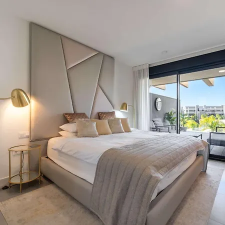 The Golden Oasis Penthouse إِستيبونا
