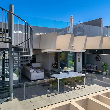 بيت للعطل The Golden Oasis Penthouse إِستيبونا