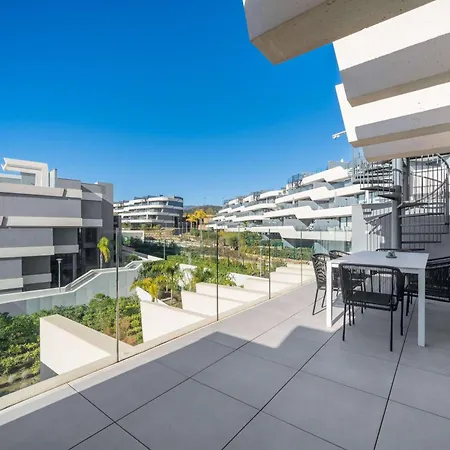 The Golden Oasis Penthouse * إِستيبونا