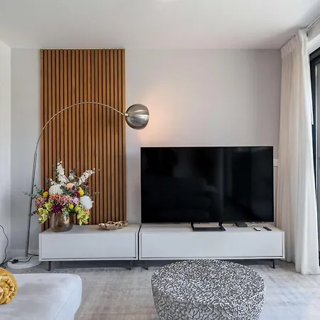The Golden Oasis Penthouse بيت للعطل إِستيبونا