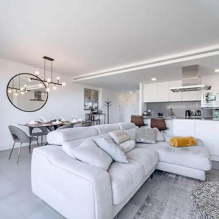 The Golden Oasis Penthouse بيت للعطل إِستيبونا