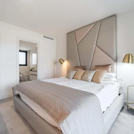 The Golden Oasis Penthouse * إِستيبونا